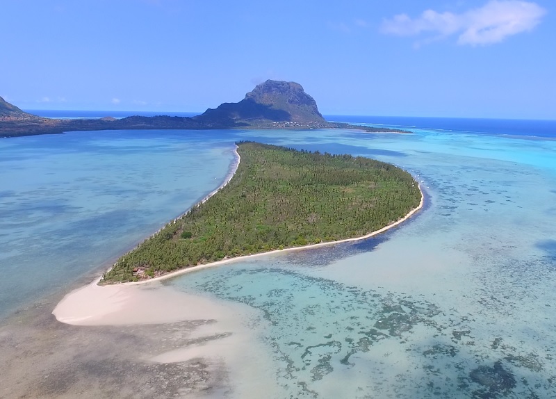 Ile aux Benitiers & Crystal Rock